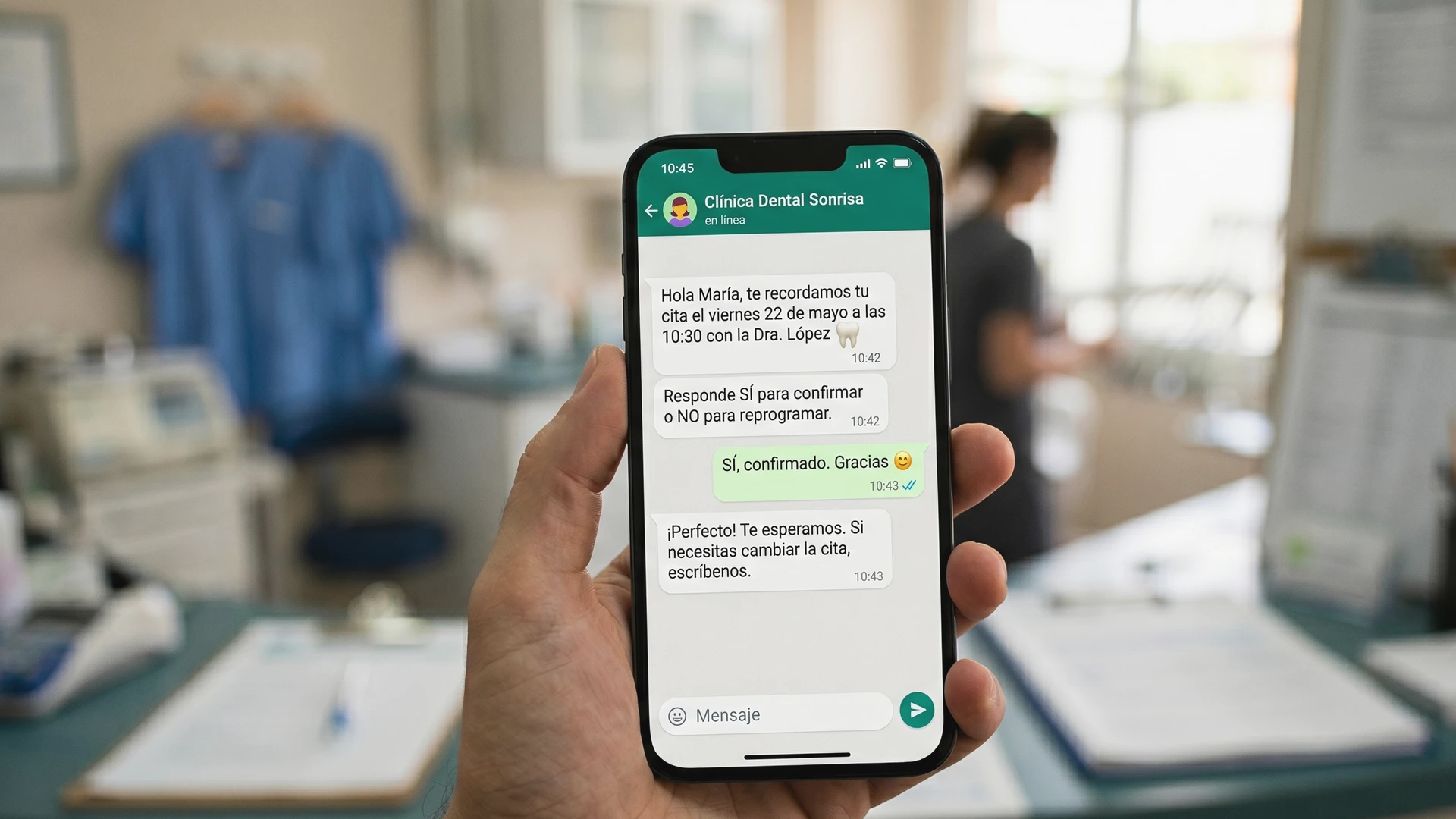 Smartphone mostrando un recordatorio de cita médica en una app de mensajería